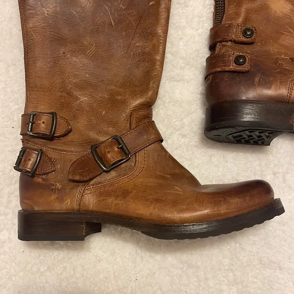 NEW Frye Veronica Back Zip Boots, Distressed Antique Cognac. Size 8 - Picture 3 of 9